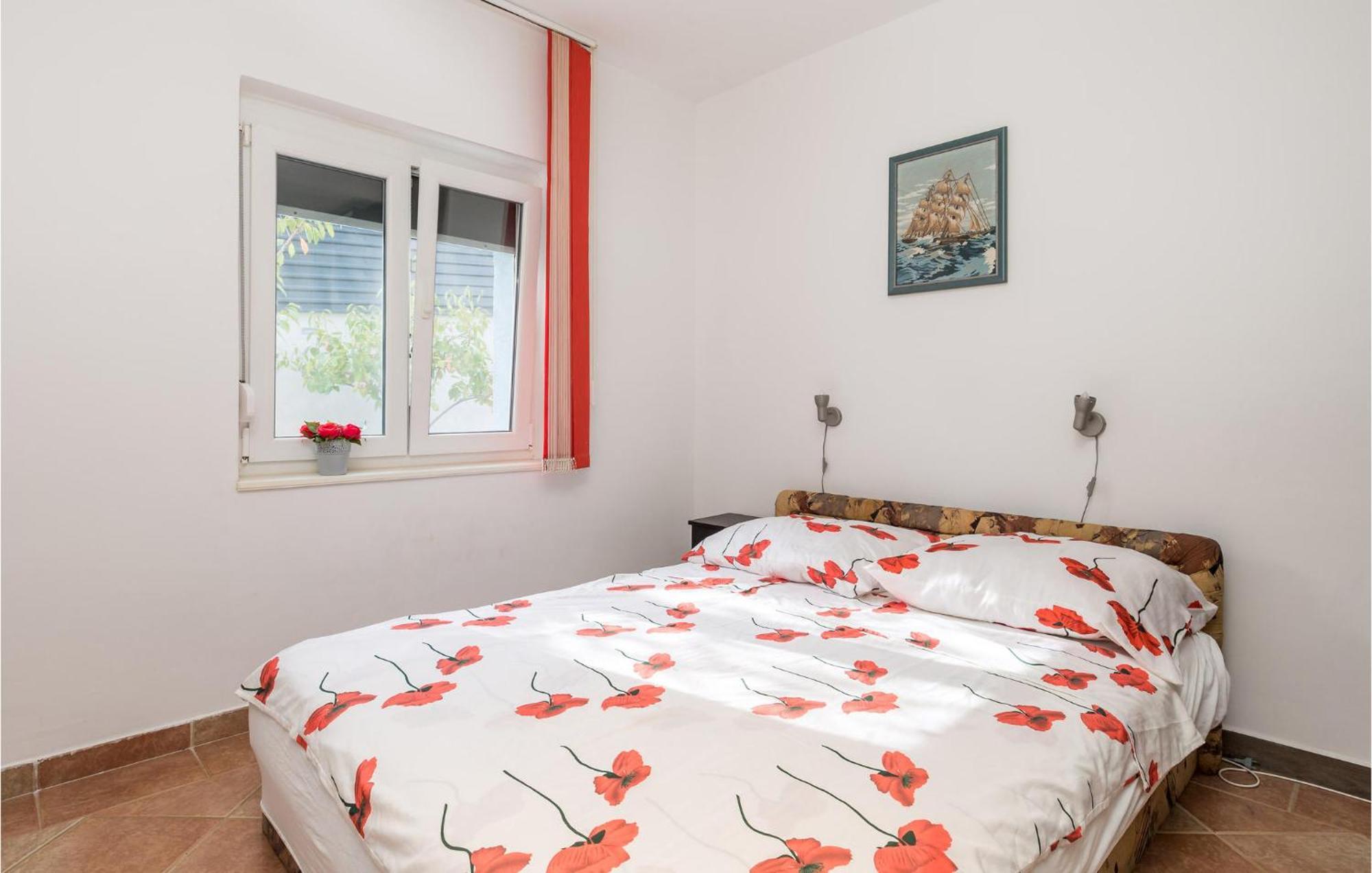 1 Bedroom Beautiful Apartment In Vrh Vrh  외부 사진