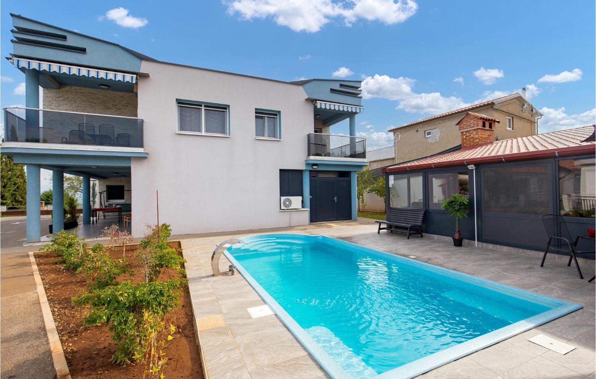 1 Bedroom Beautiful Apartment In Vrh Vrh  외부 사진