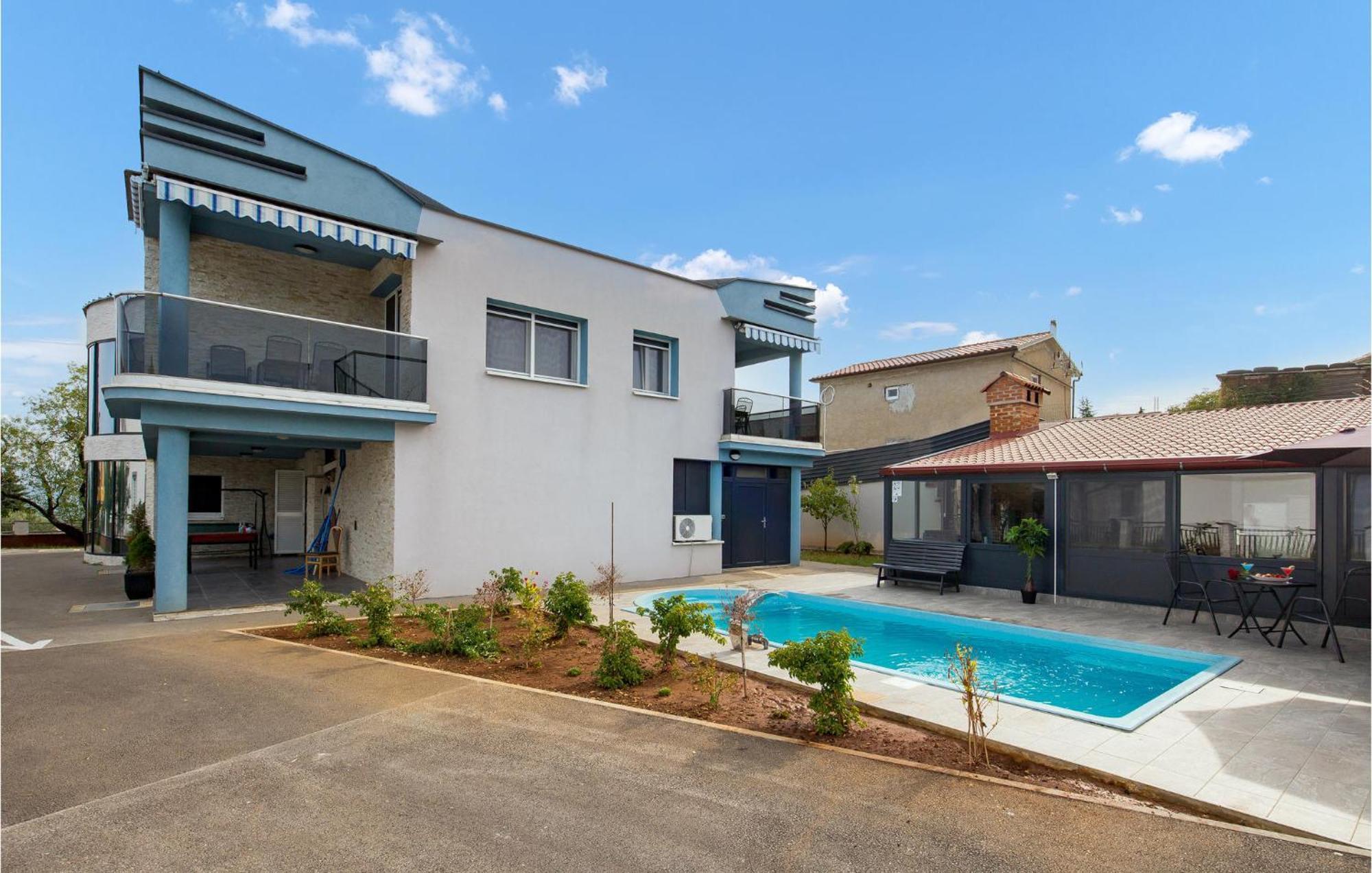 1 Bedroom Beautiful Apartment In Vrh Vrh  외부 사진